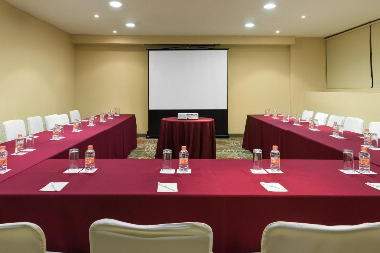 Hotel Krystal Monterrey Extérieur photo
