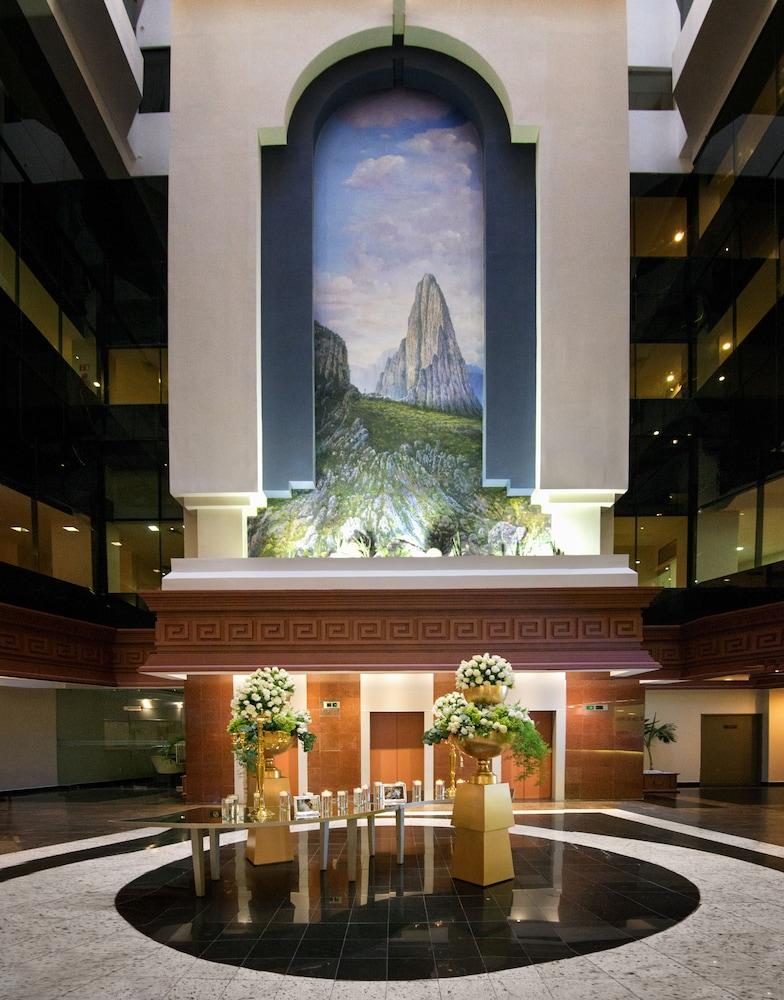 Hotel Krystal Monterrey Extérieur photo