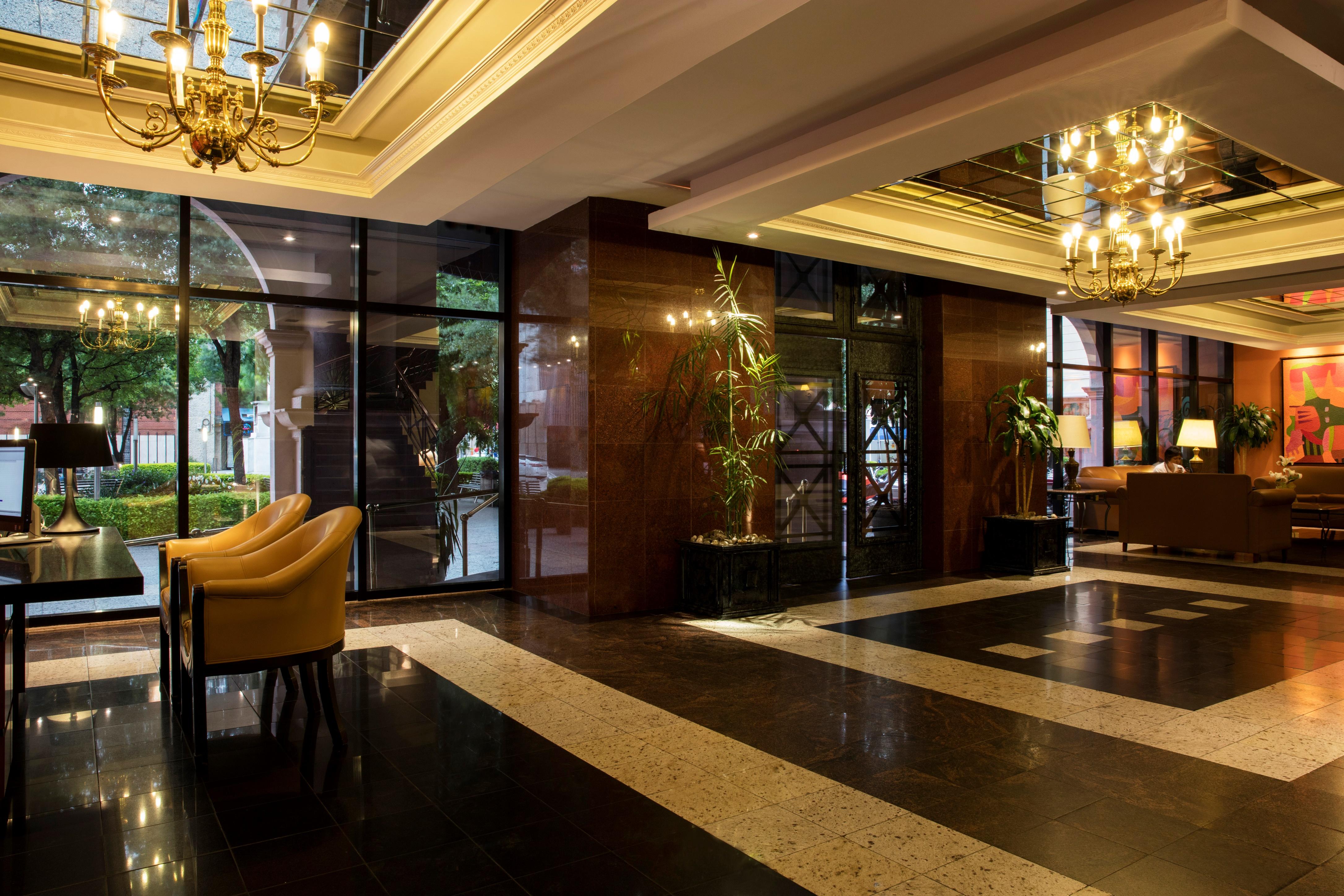 Hotel Krystal Monterrey Extérieur photo
