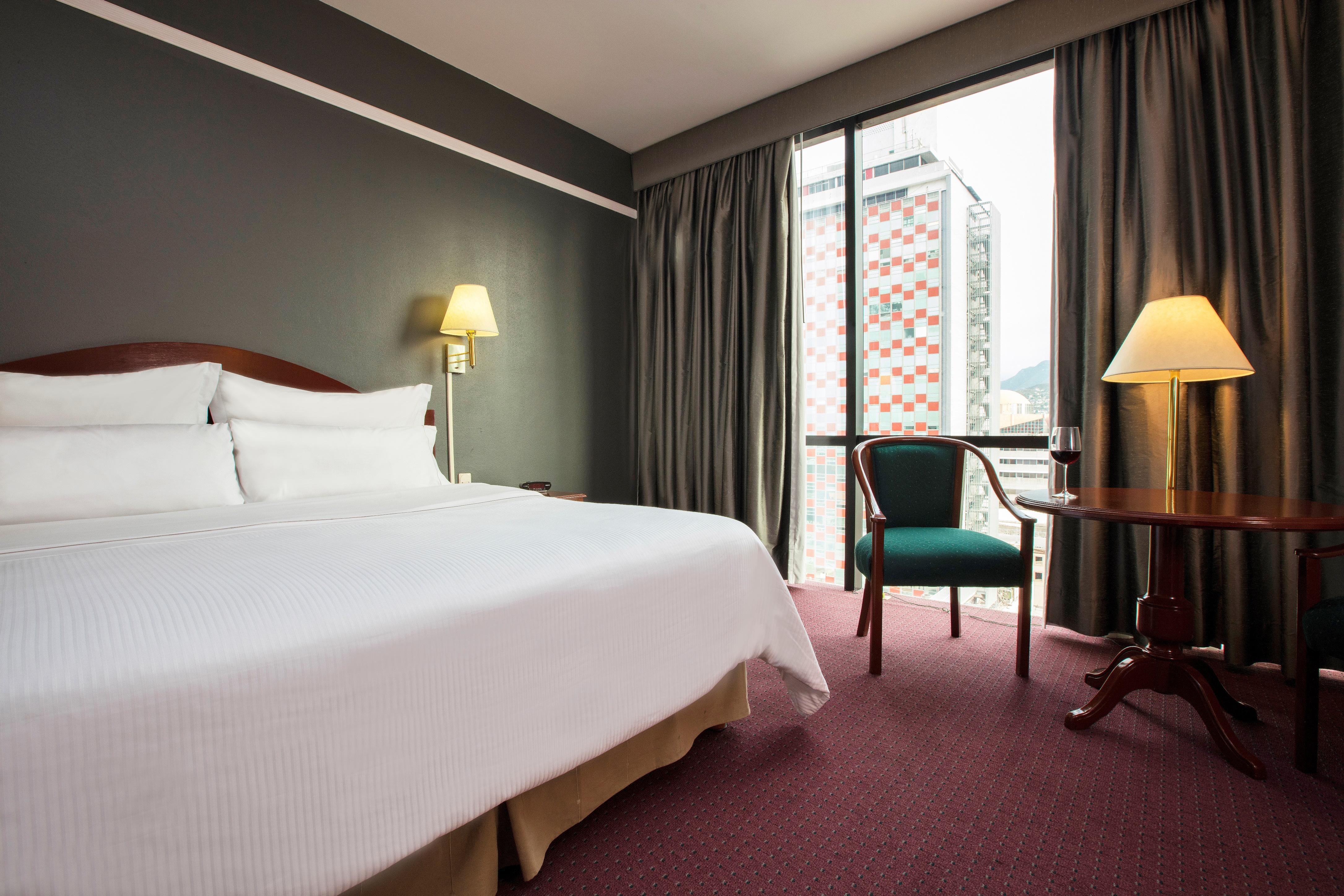 Hotel Krystal Monterrey Extérieur photo