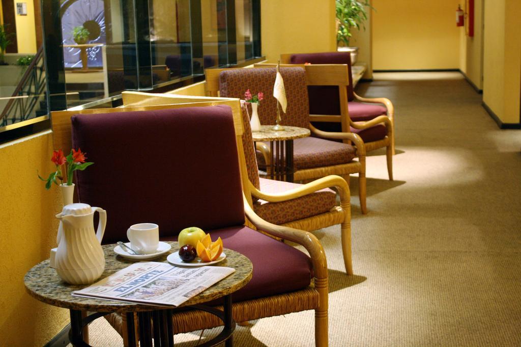 Hotel Krystal Monterrey Extérieur photo