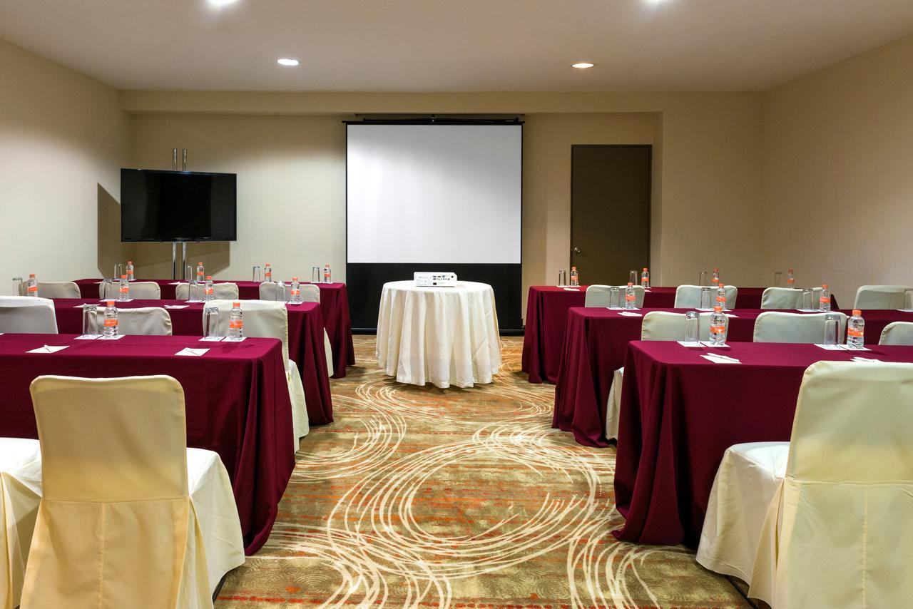 Hotel Krystal Monterrey Extérieur photo
